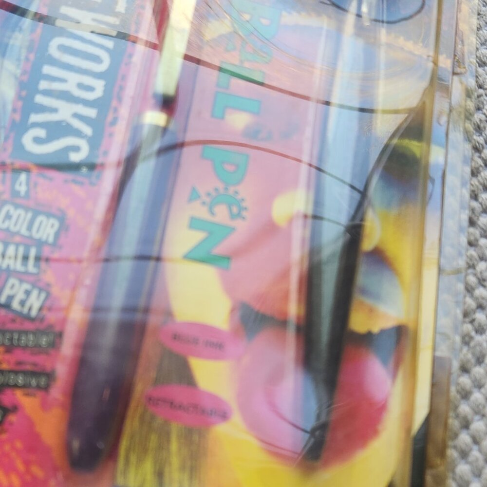 Pentech Oddballz Fireworks Crisis Chromz Sharkz Retractable Pens 90s School Kit - Picture 10 of 15